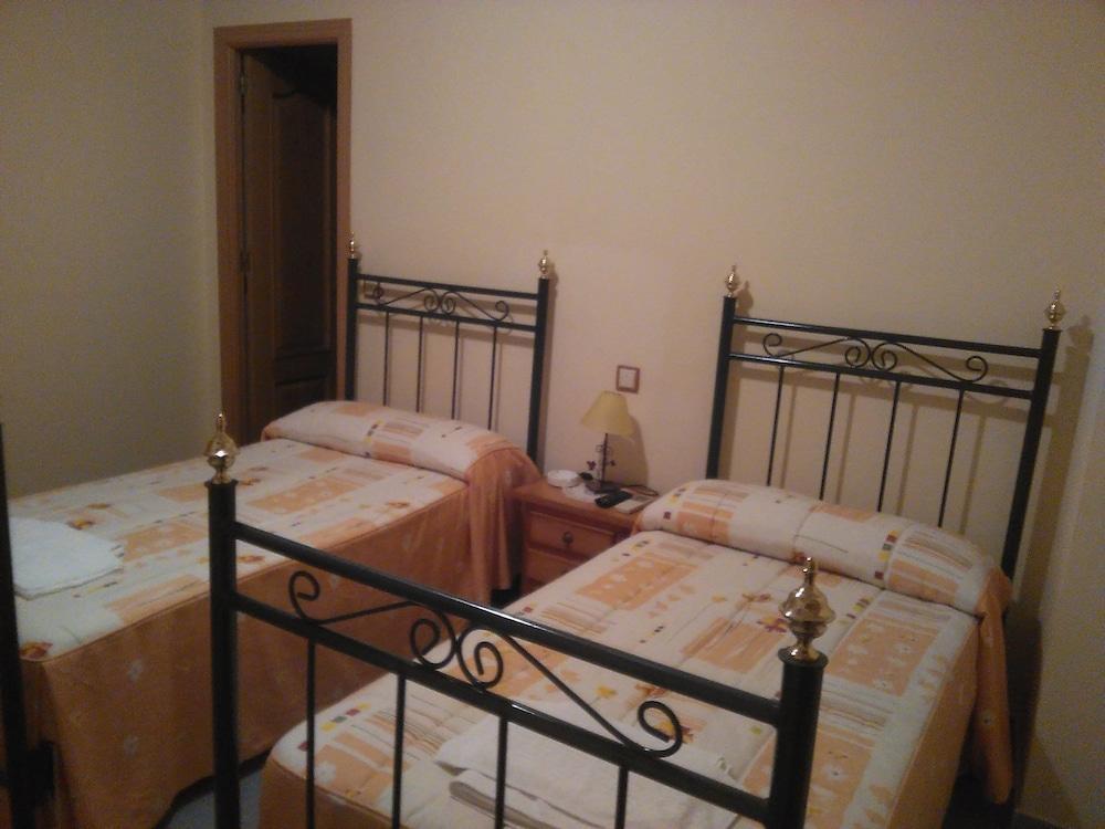Hostal Miraflor De Las Cadenas Куакос-де-Юсте Екстер'єр фото